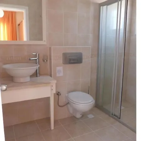 A Luxury 5 Bed With Magnificent Shared Pool *