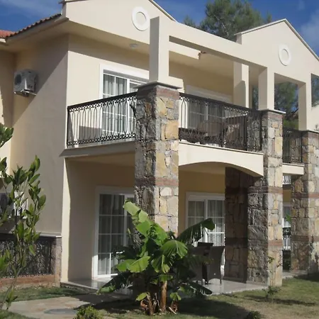 A Luxury 5 Bed With Magnificent Shared Pool