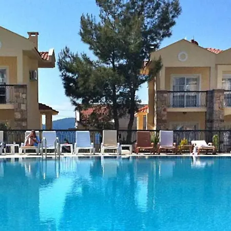 A Luxury 5 Bed With Magnificent Shared Pool *